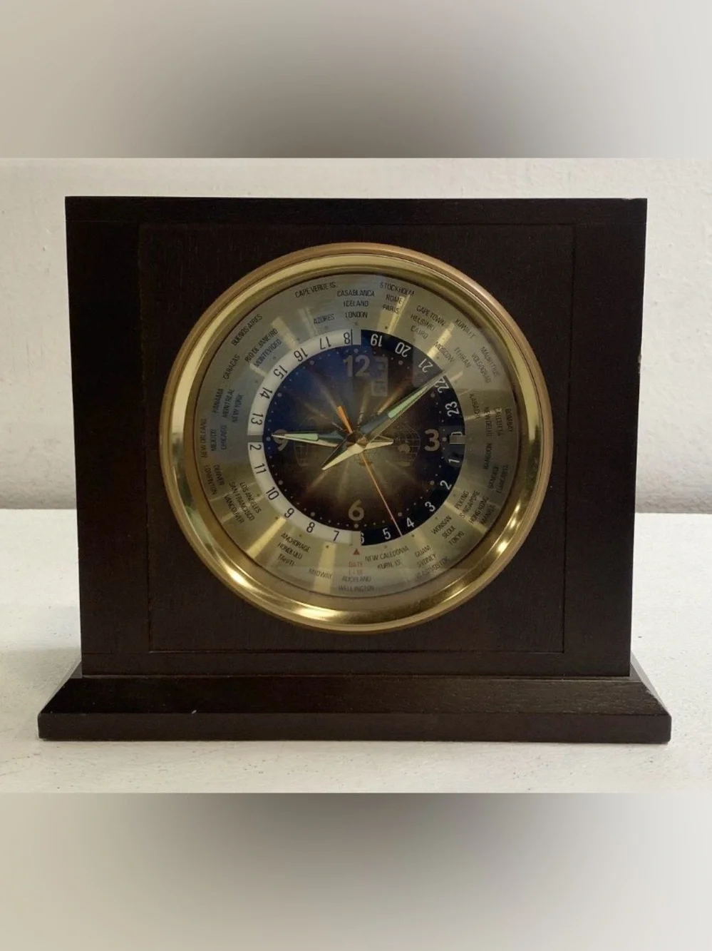 Bulova B7233 World Time Desk Clock Brown Wood/ Glass Analog Quartz World Map